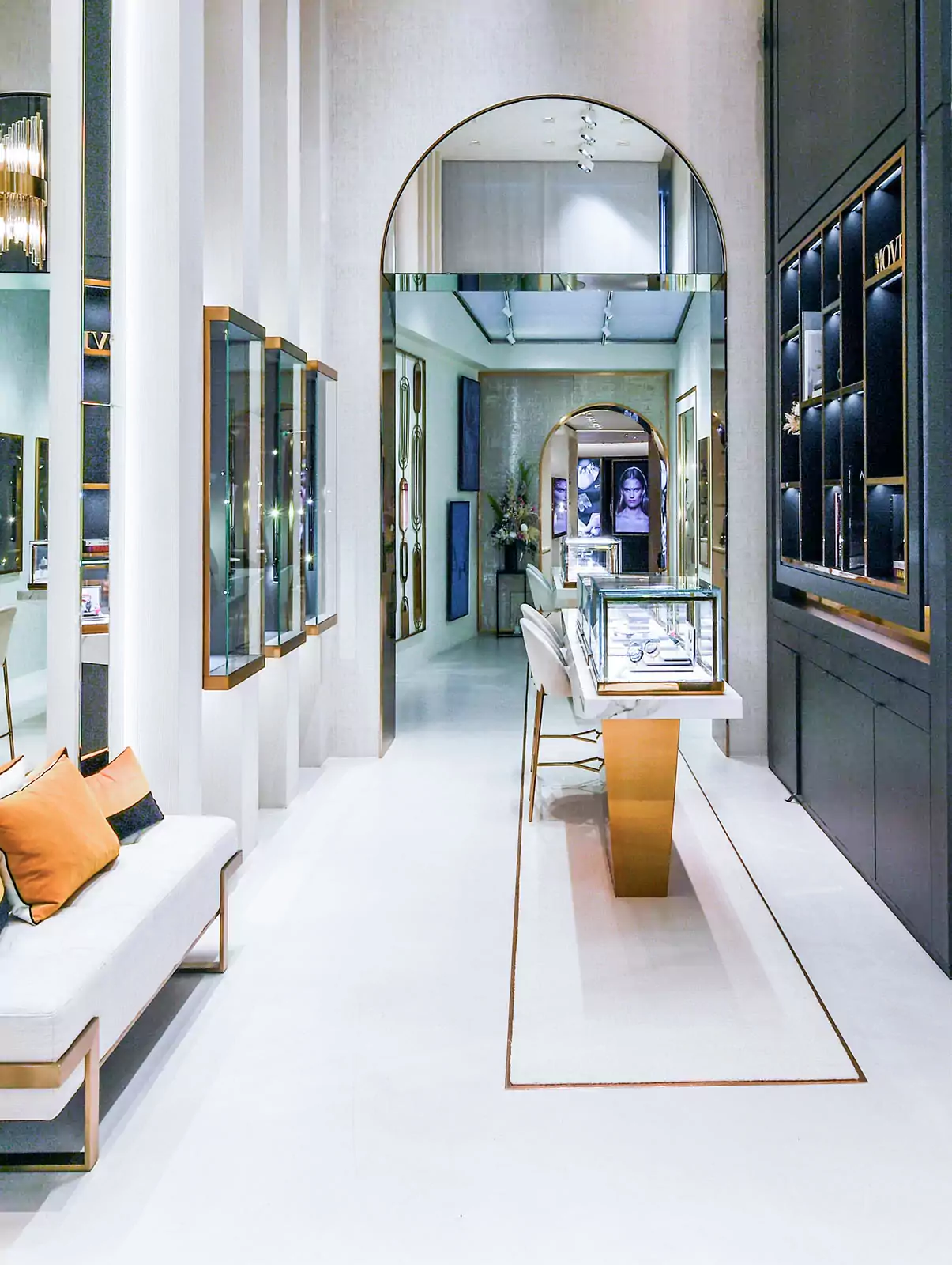Ouverture de la première boutique parisienne